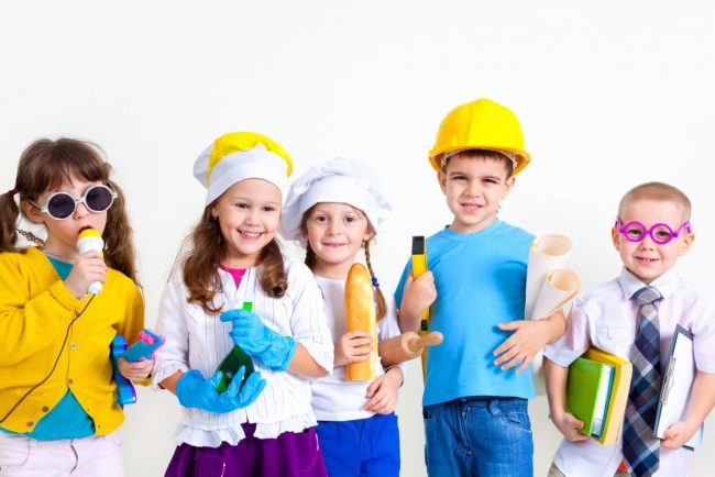 escuela bilingue en Valencia - niños con profesiones