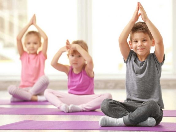 escuela infantil bilingüe en Valencia - clases de yoga para niños en Valencia