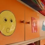 escuela infantil bilingüe en Valencia - armario naranja