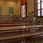 escuela infantil bilingüe en Valencia - bancos marrones