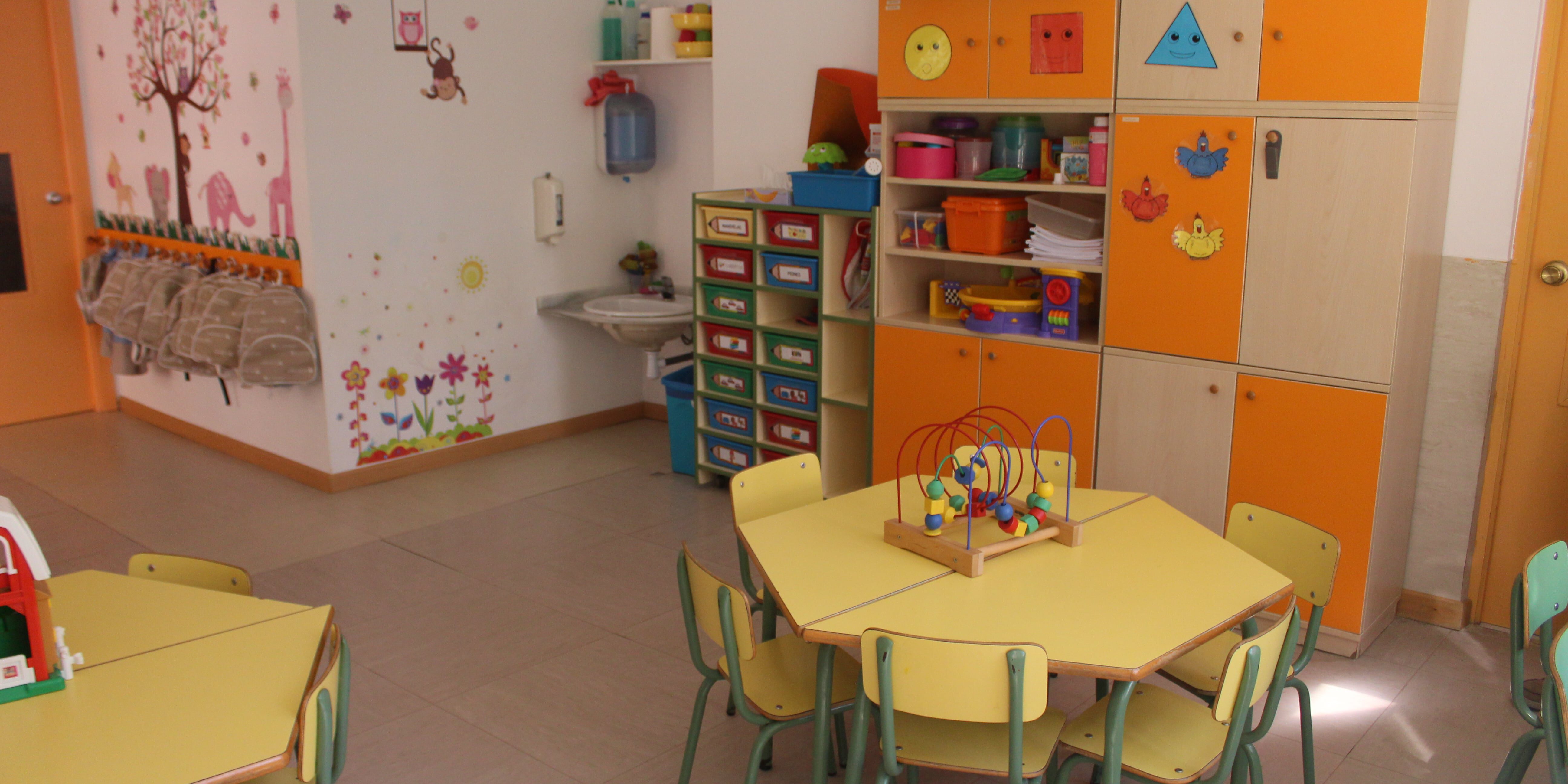 escuela infantil bilingüe en Valencia - clase colorida