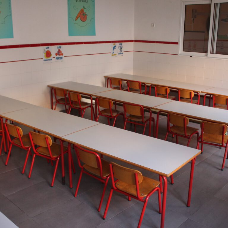 escuela infantil bilingüe en Valencia - comedor de rojo