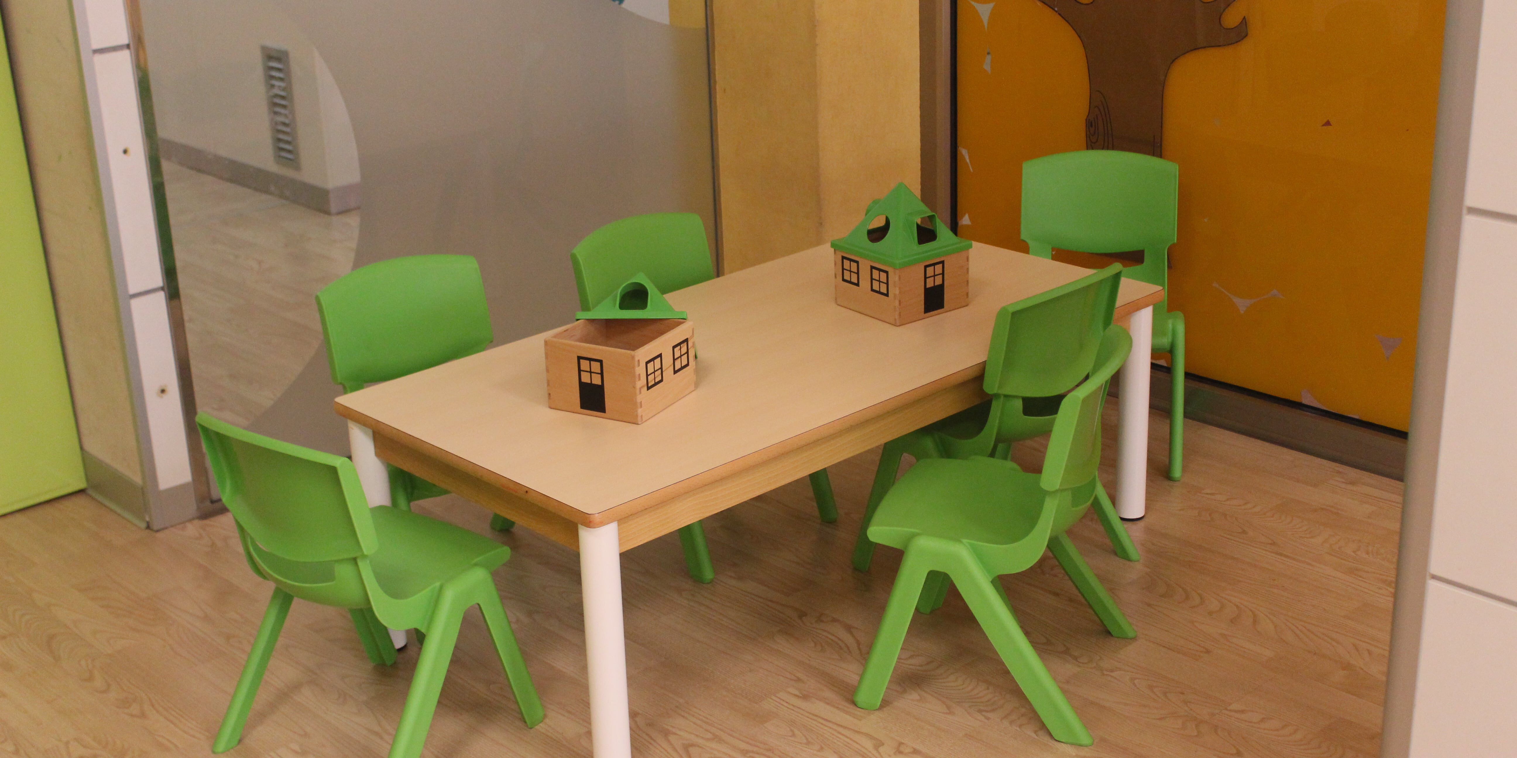 escuela infantil bilingüe en Valencia - escuela de sillas verdes