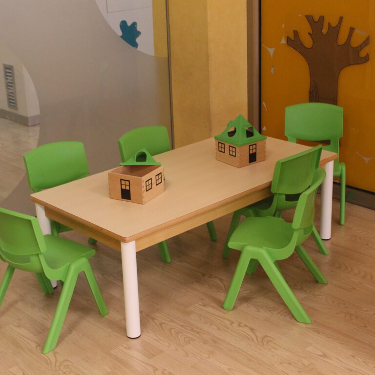 escuela infantil bilingüe en Valencia - escuela de sillas verdes
