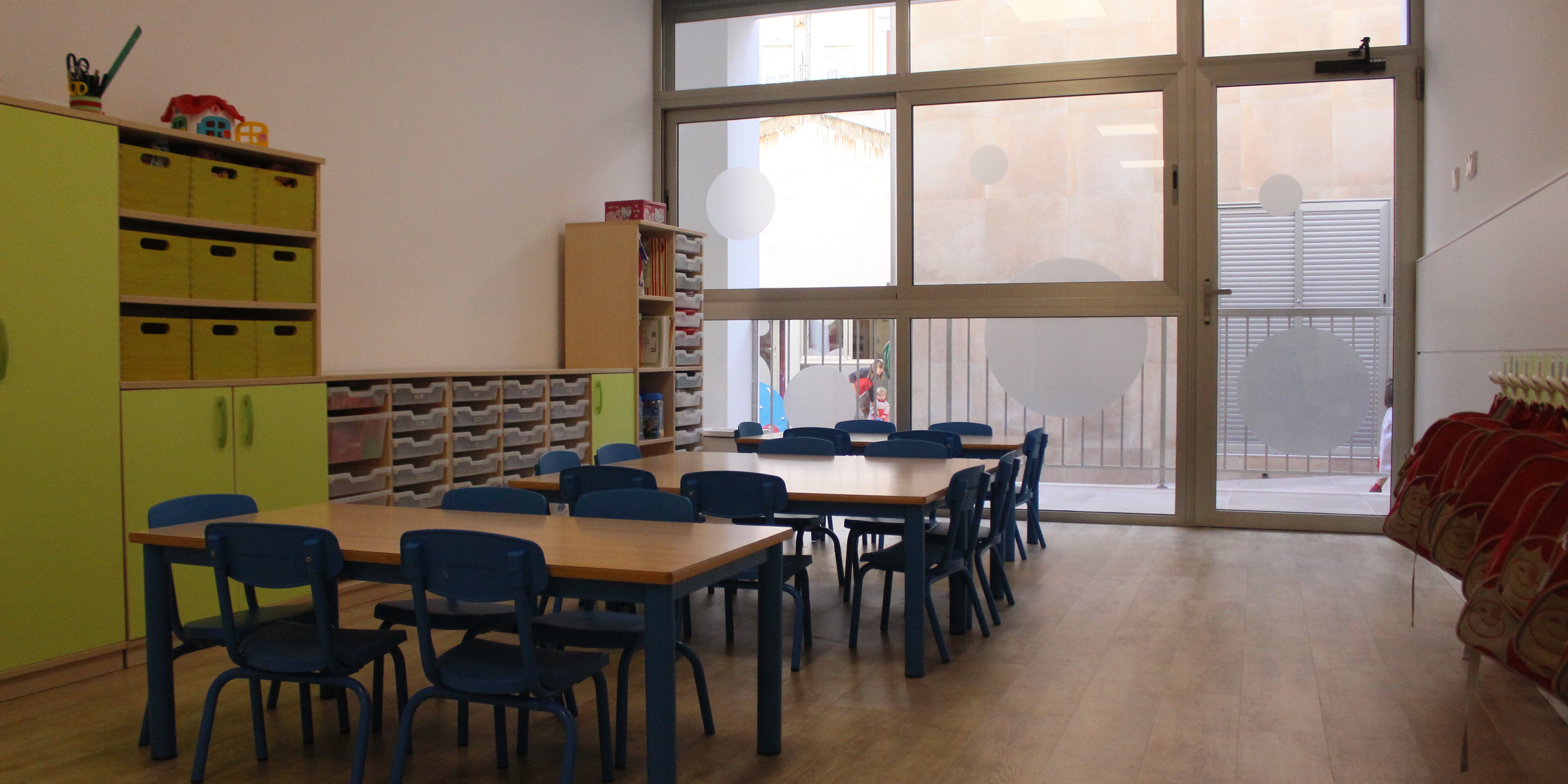 escuela infantil bilingüe en Valencia - escuela en azul
