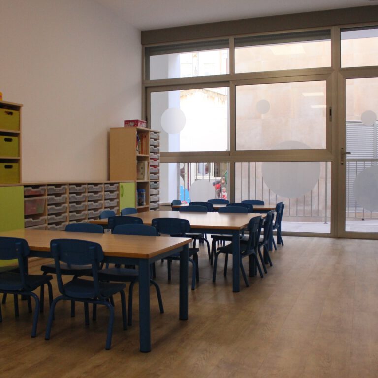 escuela infantil bilingüe en Valencia - escuela en azul