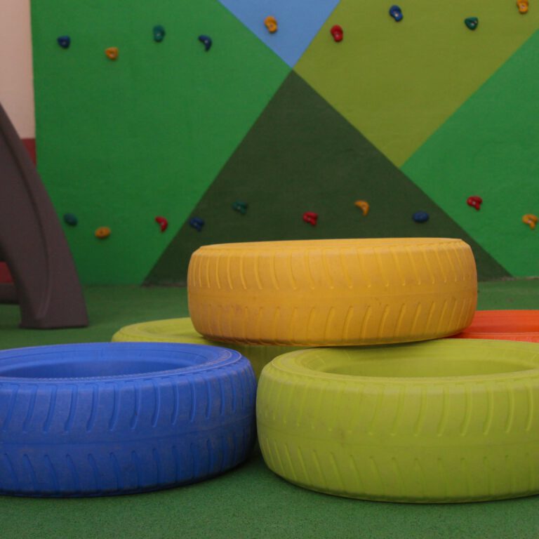 escuela infantil bilingüe en Valencia - neumáticos