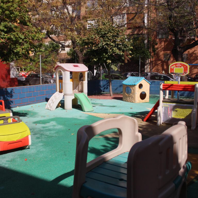 escuela infantil bilingüe en Valencia - patio iluminado