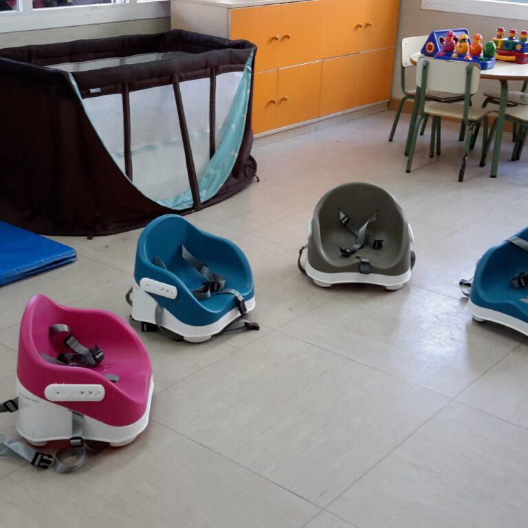 escuela infantil bilingüe en Valencia - silla con cunas