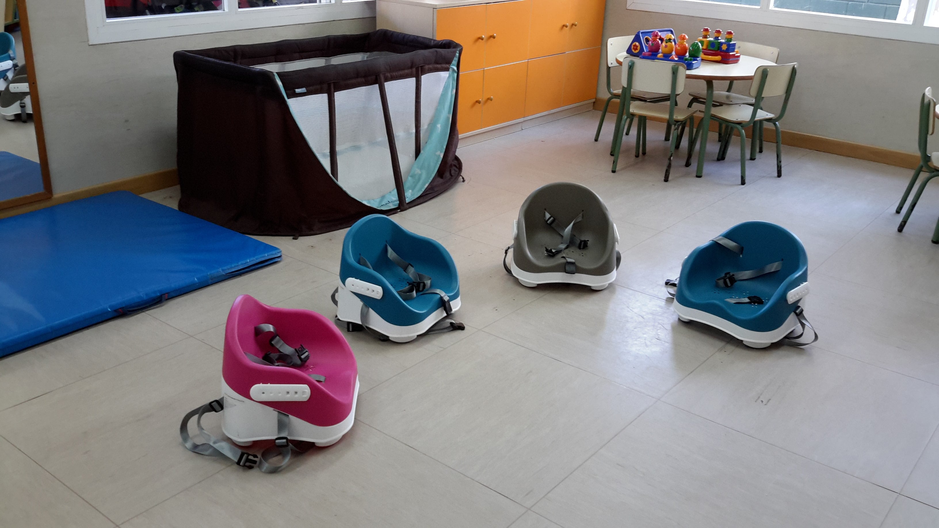 escuela infantil bilingüe en Valencia - silla con cunas