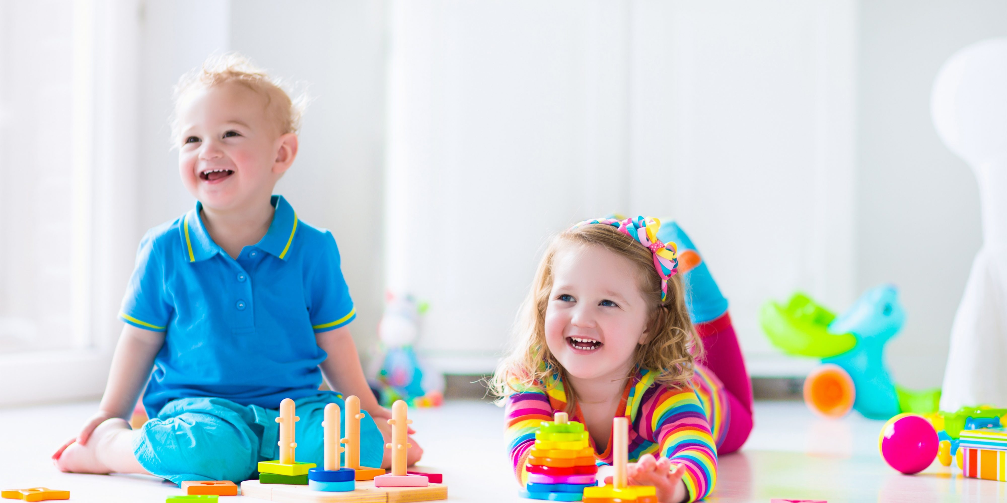 escuela infantil bilingüe en Valencia - niños mayores aprendiendo