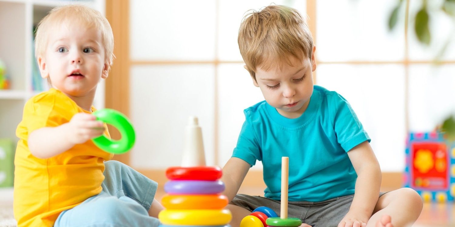 escuelas infantiles en Valencia - juguetes en el suelo