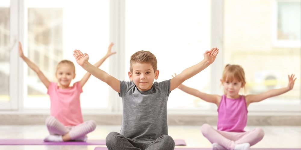 actividades extraescolares en Valencia - niños en las esterillas