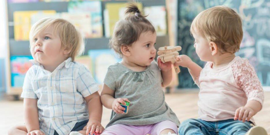 escuelas infantiles en Valencia – niños jugando escuelas infantiles en Valencia - niños jugando