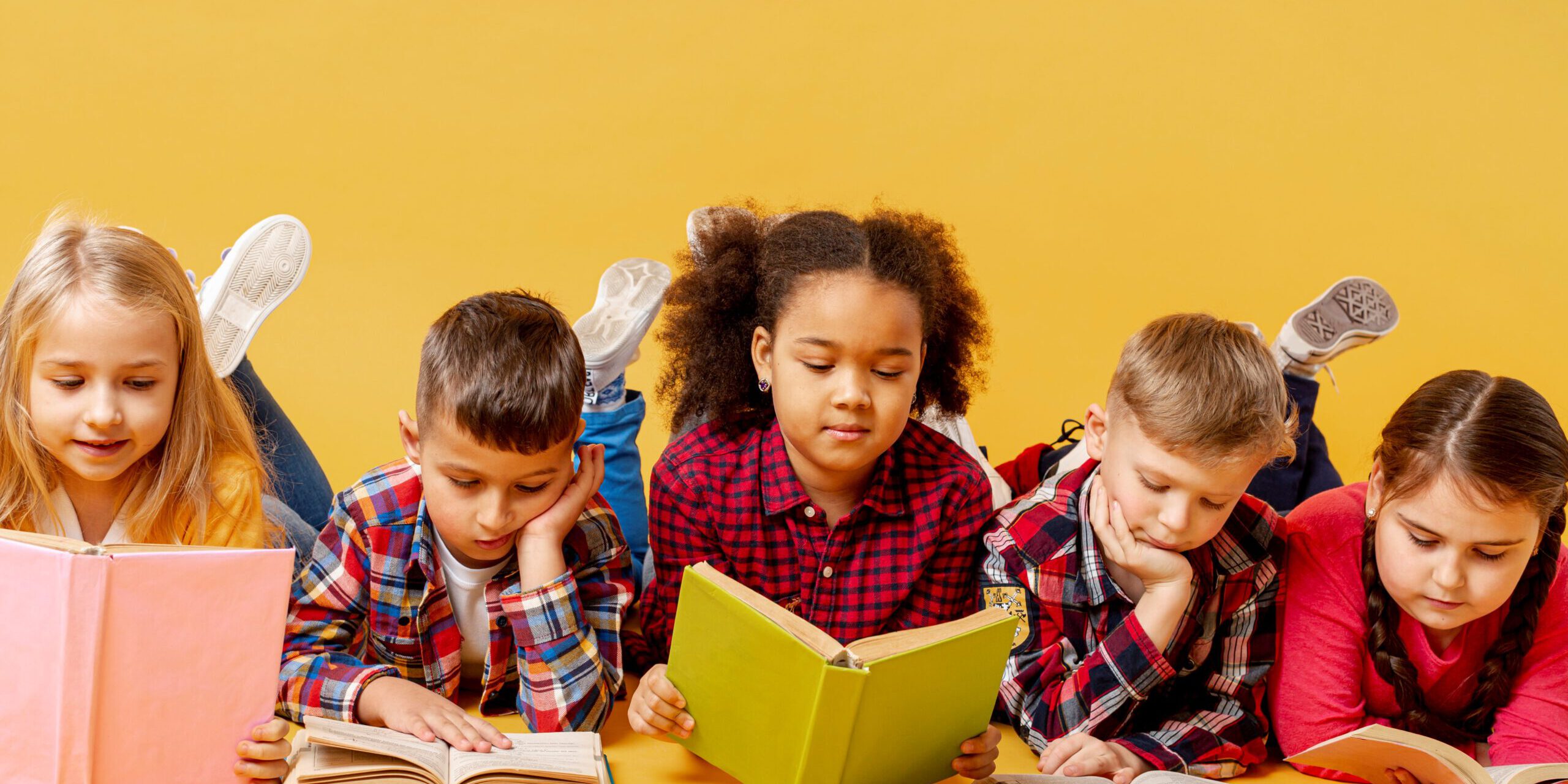 educación infantil concertada en Valencia - fondo amarillo