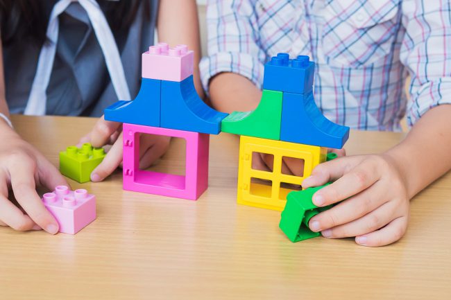 servicios que ofrece nuestra escuela infantil en Valencia - jugando