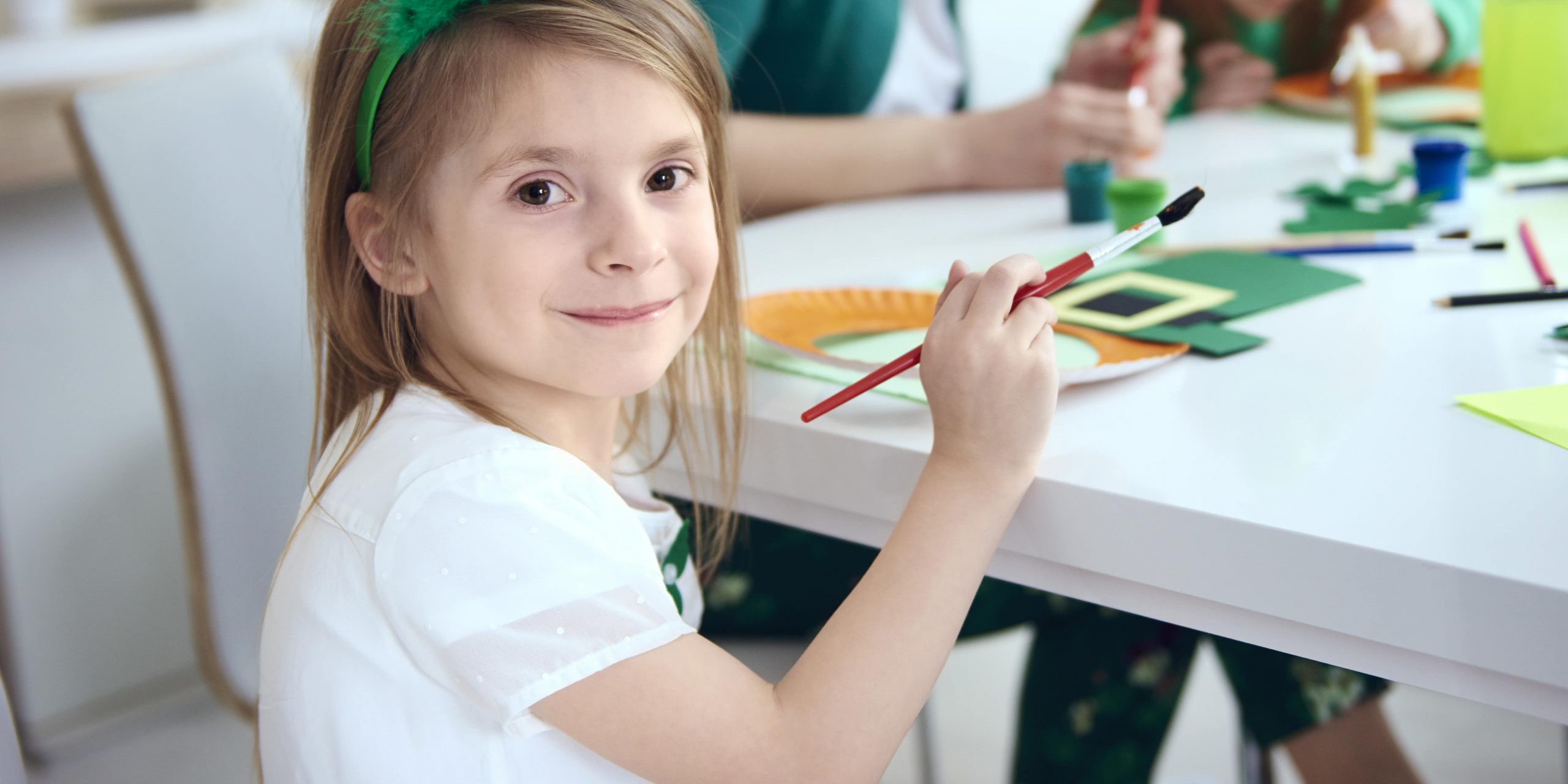 campus de verano para niños en valencia - pintando
