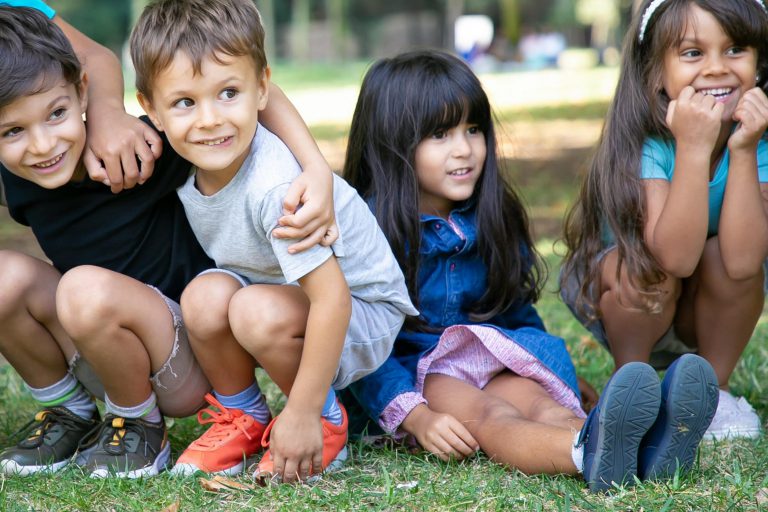 escuelas infantiles de verano en valencia - niños en el parque