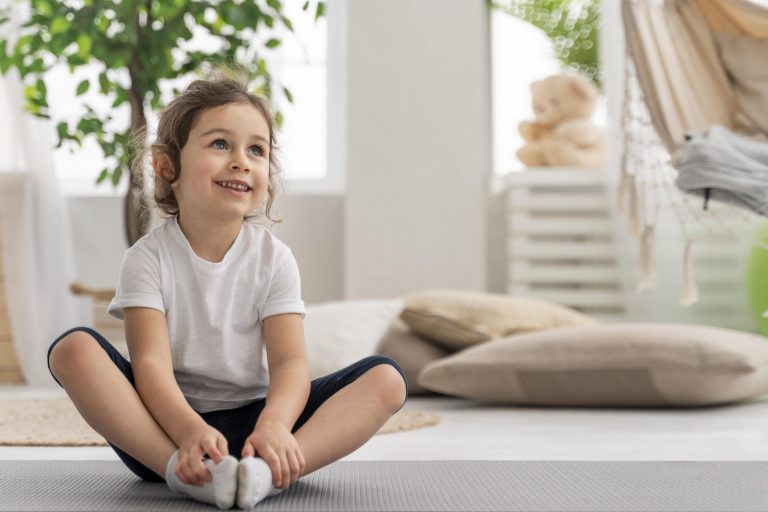guardería en Valencia – niña yoga guardería en Valencia - niña yoga