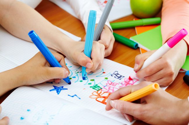 escuelas infantiles en Valencia - pintando-