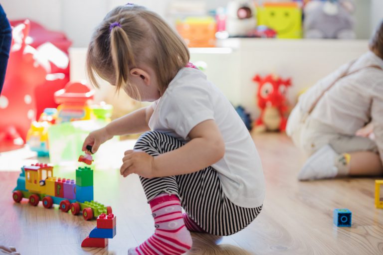 escuela infantil valencia – niña escuela infantil valencia - niña