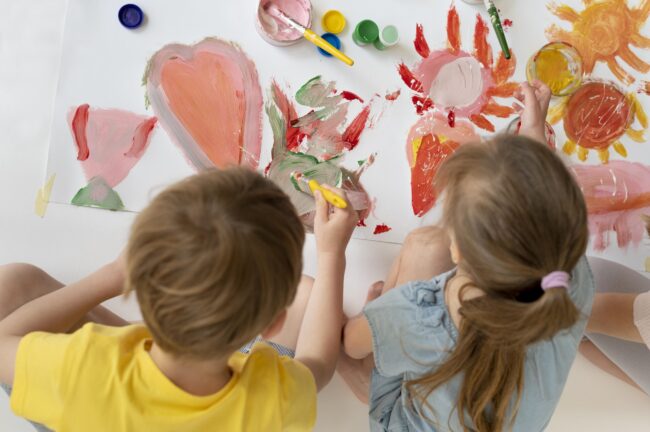 escuelas infantiles en valencia - pintando y aprendiendo