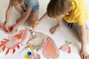 escuela de navidad para niños en valencia - pintando