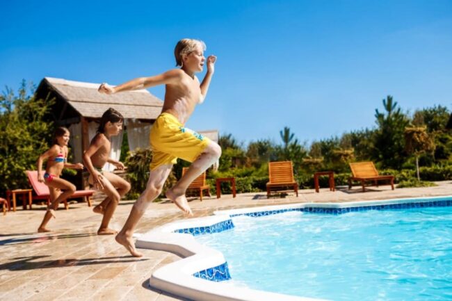 Campus de verano para niños en Valencia - Piscina