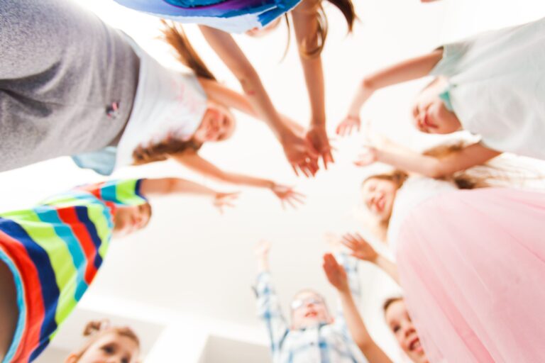 campus de verano para niños en valencia – manos juntas