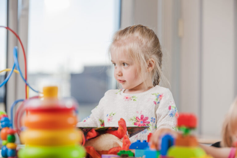 centro de educación infantil en Valencia – niña centro de educación infantil en Valencia - niña