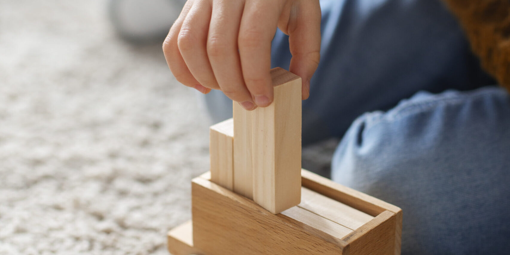 guarderia en valencia - cochecito madera