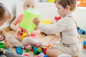 escuela infantil en valencia - niños jugando