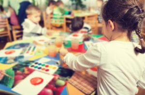 Actividades creativas y aprendizaje activo en un centro de educación infantil en Valencia