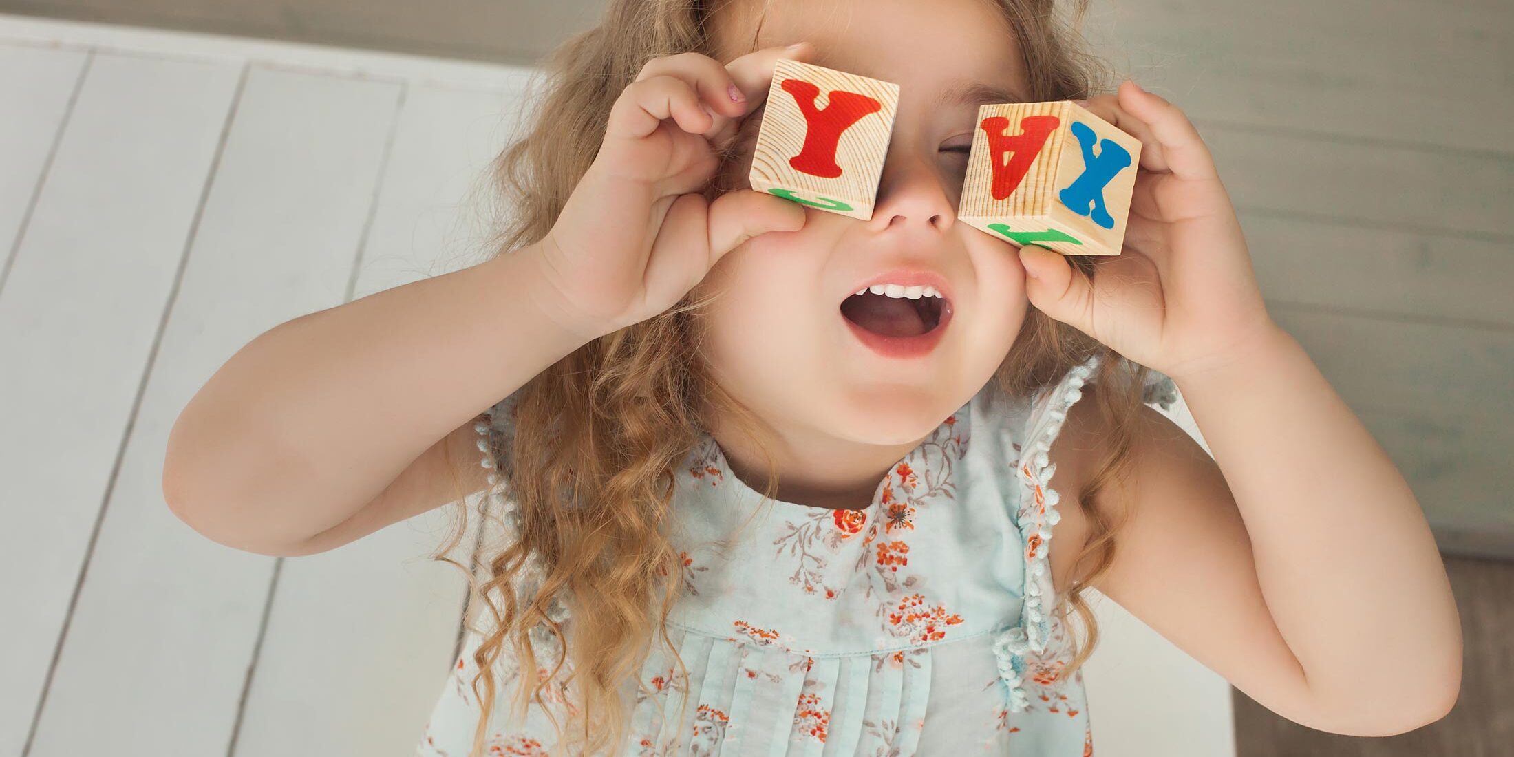 Educación infantil en inglés en Valencia – cubos letras Educación infantil en inglés en Valencia - cubos letras